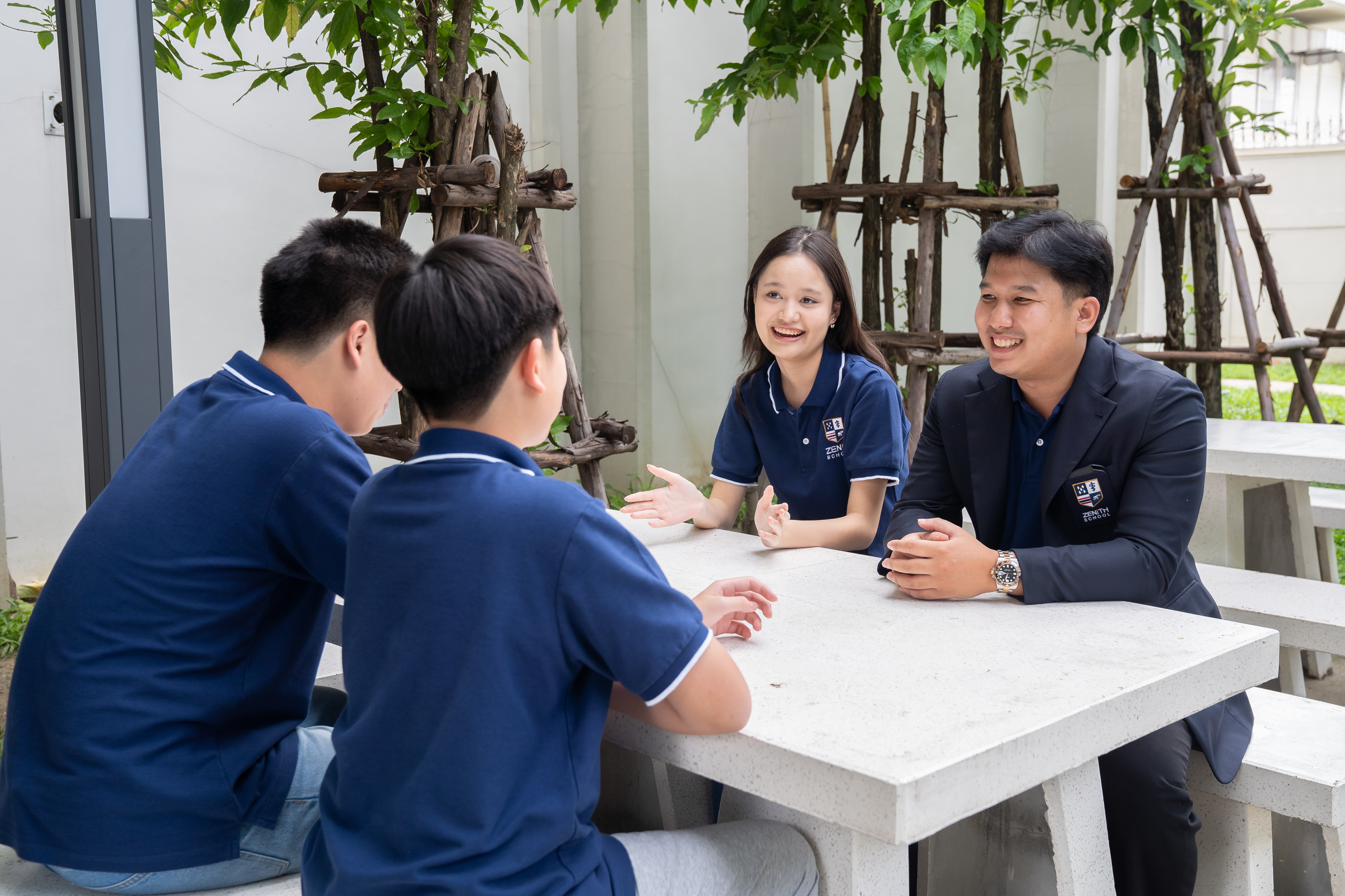 A teacher advising a student through the coaching approach